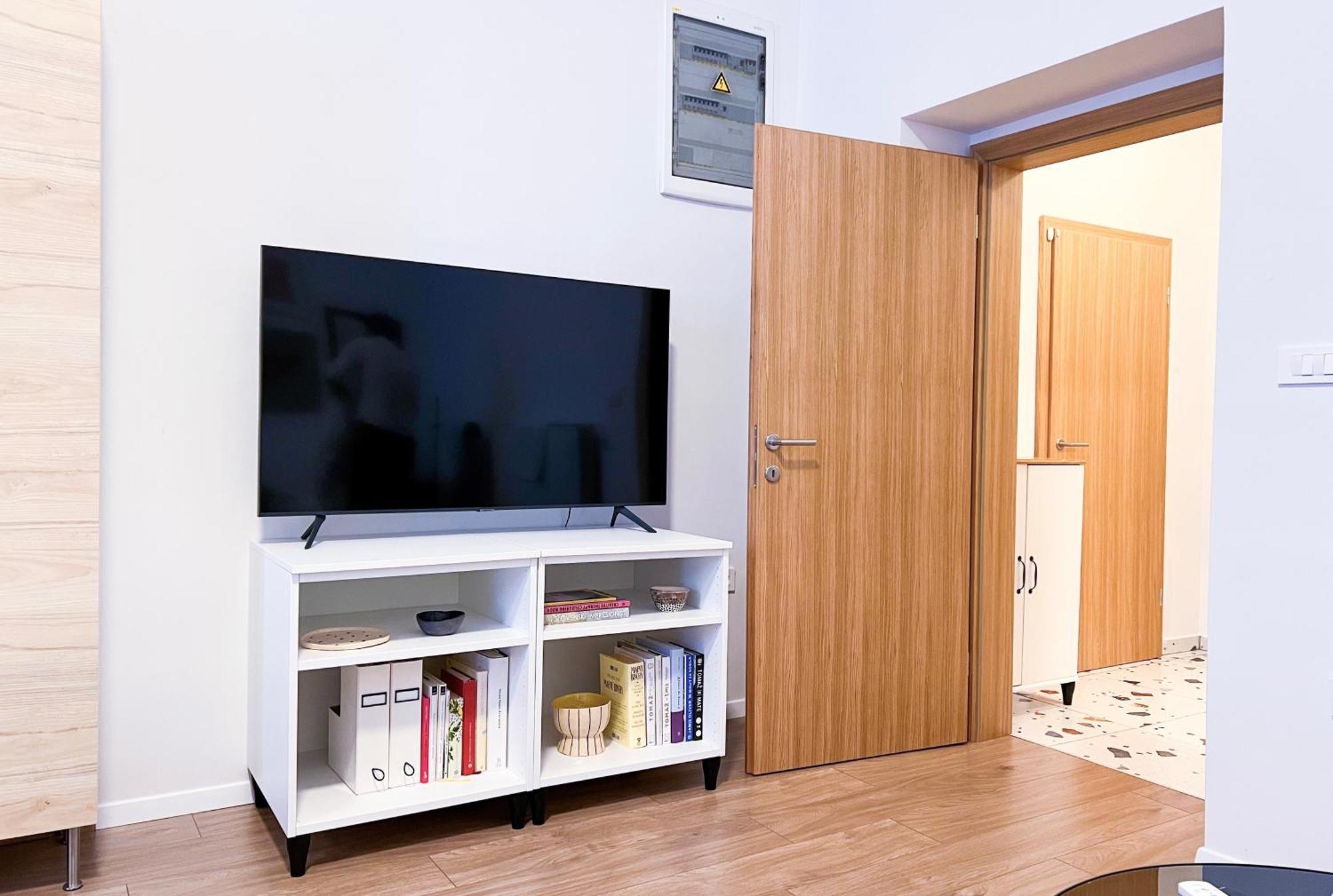 Aumetz Square Apartment Idrija Luaran gambar