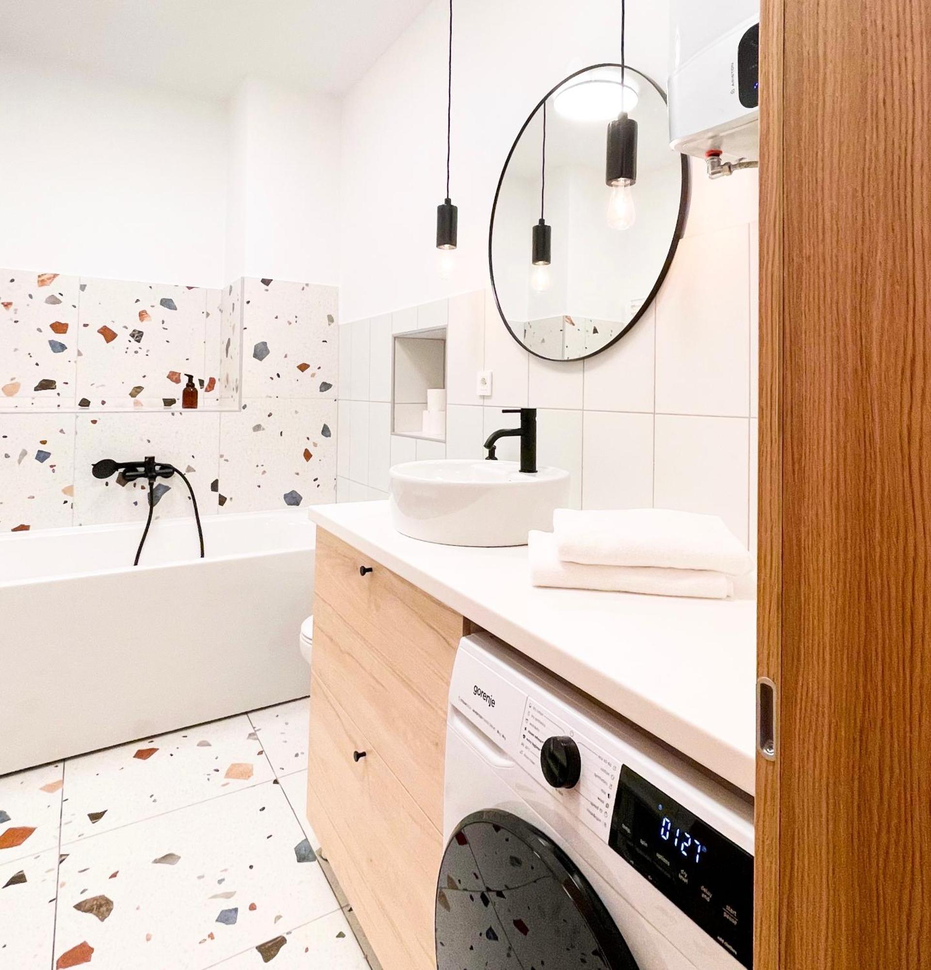 Aumetz Square Apartment Idrija Luaran gambar